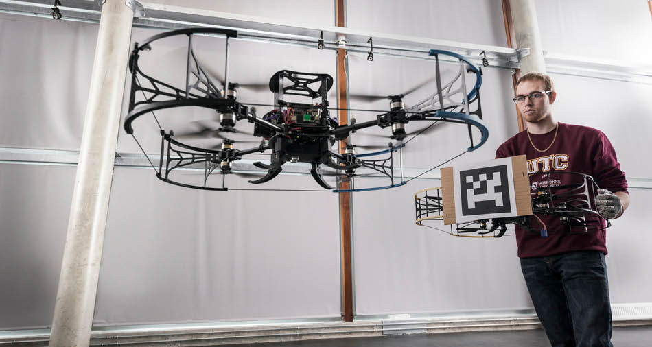 Drone octorotor Modul Air suivant de manière autonome un AprilTag