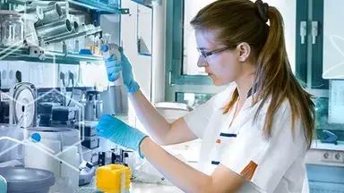 chercheur dans un laboratoire