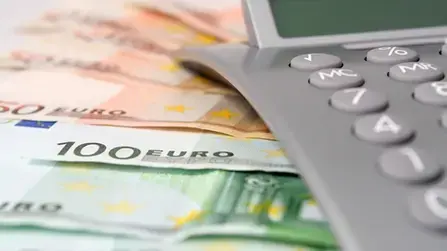Billet et calculatrice