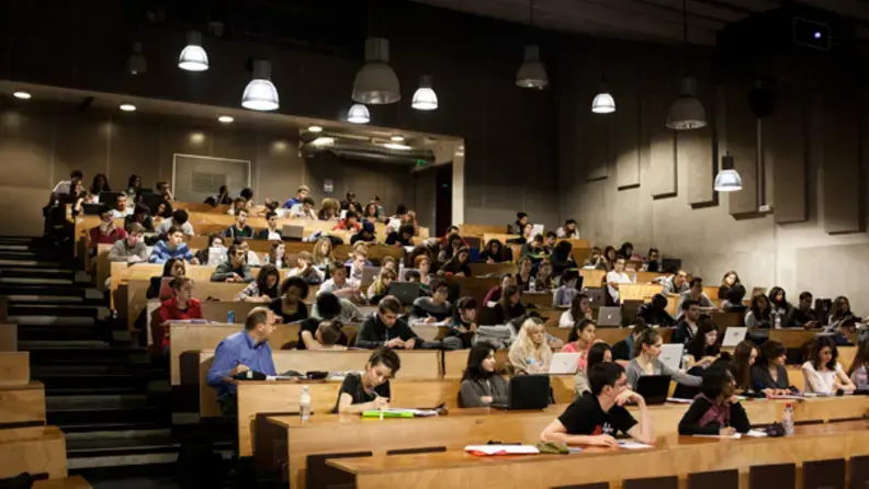 Étudiants en amphi à l'université