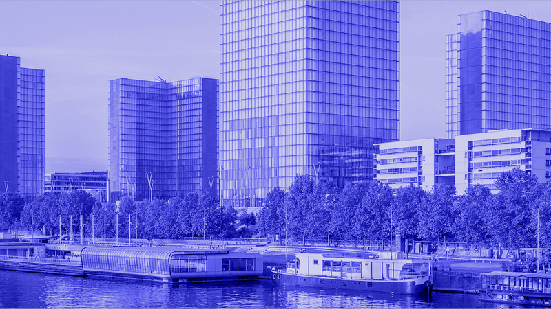 Tours de la bibliothèque François-Mitterrand à Paris vues depuis la Seine
