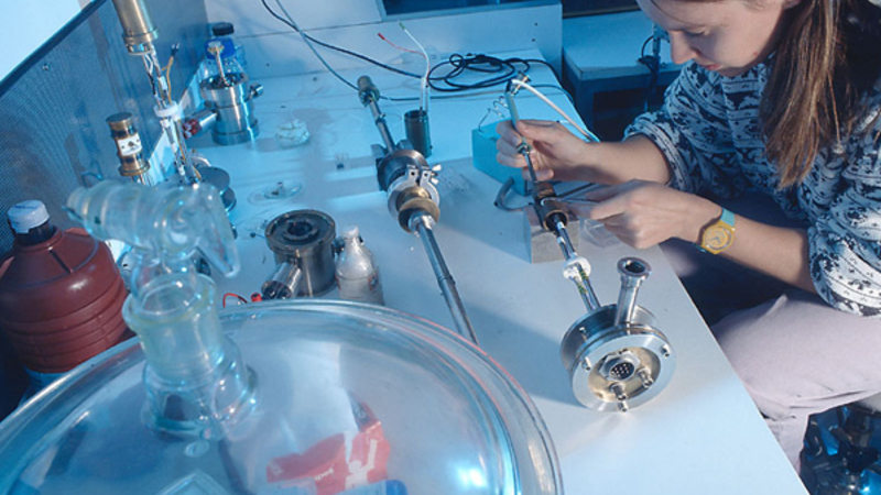 Montage d'un échantillon sur cellule de spectroscopie d'impédance