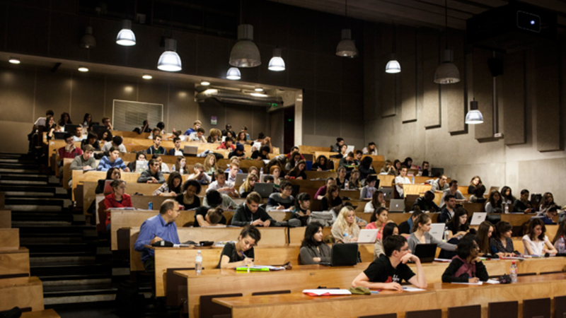 Étudiants en amphi à l'université
