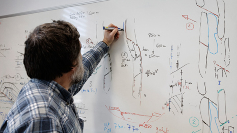 enseignant au tableau