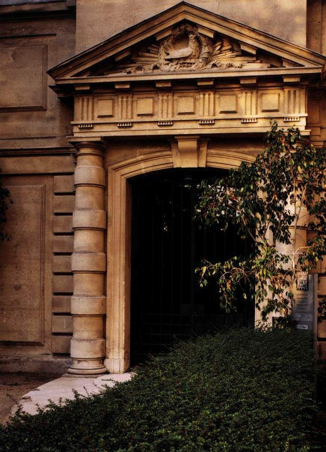 Passage public entre les jardins de la ville de Paris