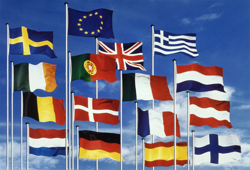 Drapeaux nationaux et européen