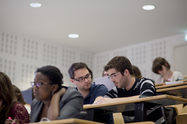 etudiants en amphitheatre