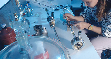 Montage d'un échantillon sur cellule de spectroscopie d'impédance