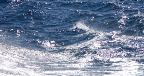 Sillage de bateau dans l'océan Austral