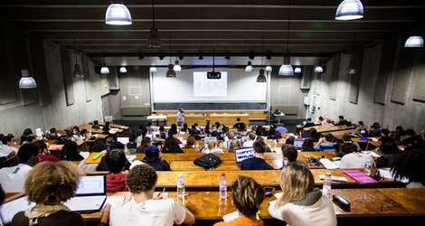 Étudiants en cours d'amphi