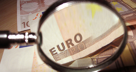 Gros plan d'un billet en euro