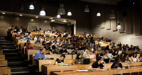 Étudiants en amphi à l'université
