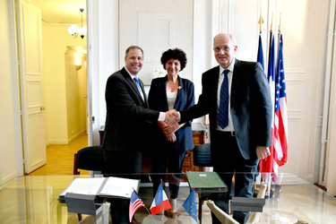 Signature CNES-NASA