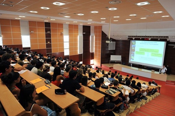 Etudiants en amphithéâtre