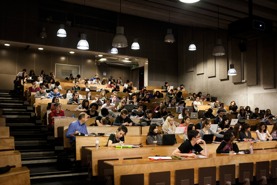 Étudiants en amphi à l'université