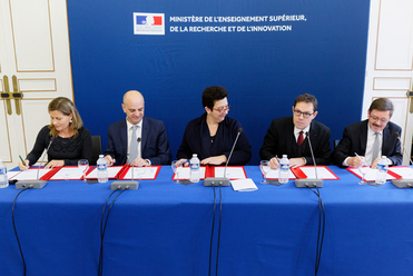 Signature de la charte pour la mise en oeuvre des attendus 