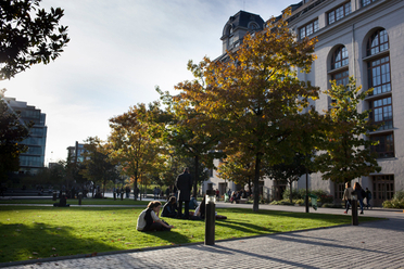 Étudiants sur le campus